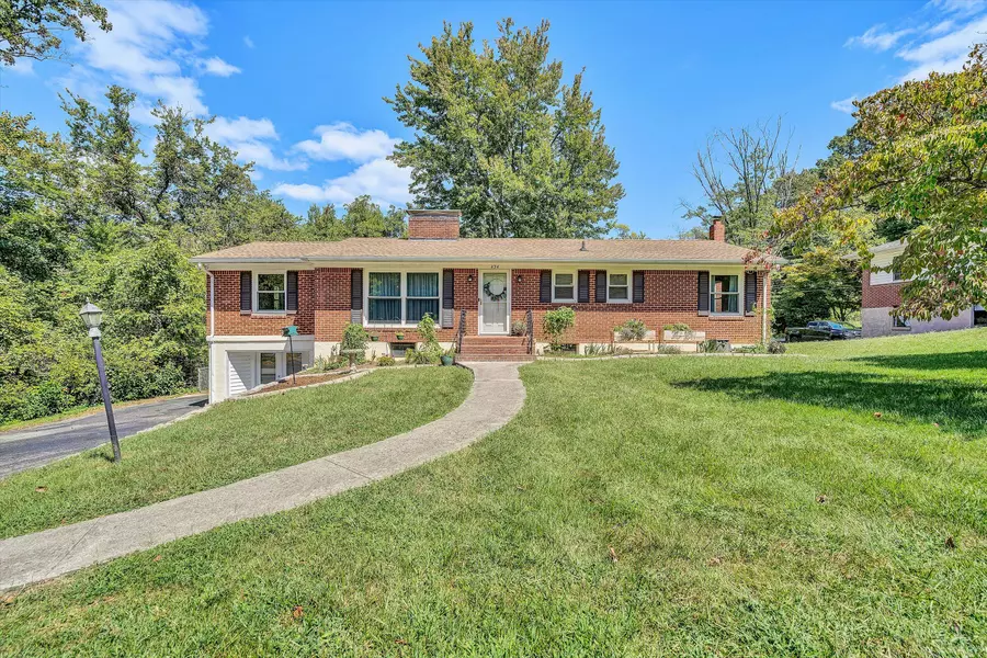 434 MAPLEWOOD DR, Vinton, VA 24179