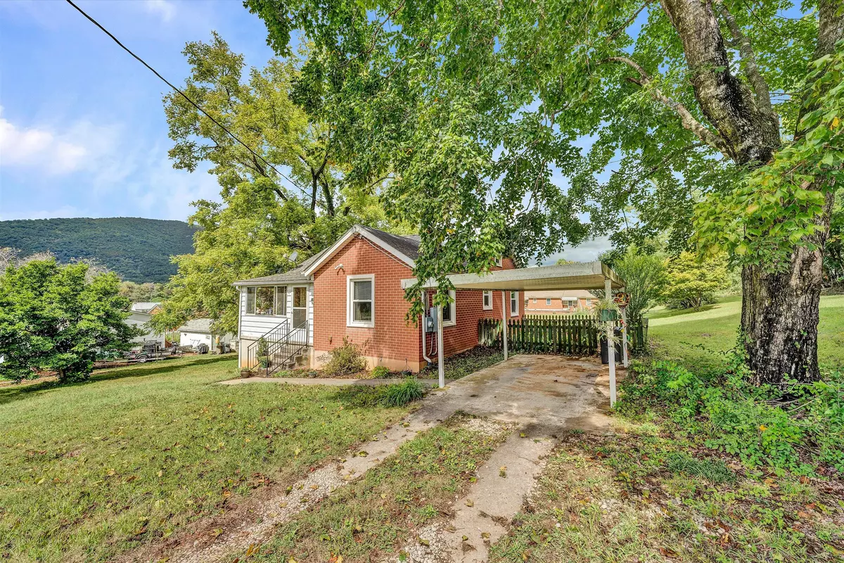 Buchanan, VA 24066,89 17th ST