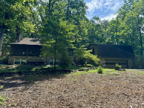 1099 Fisher DR, Vinton, VA 24179
