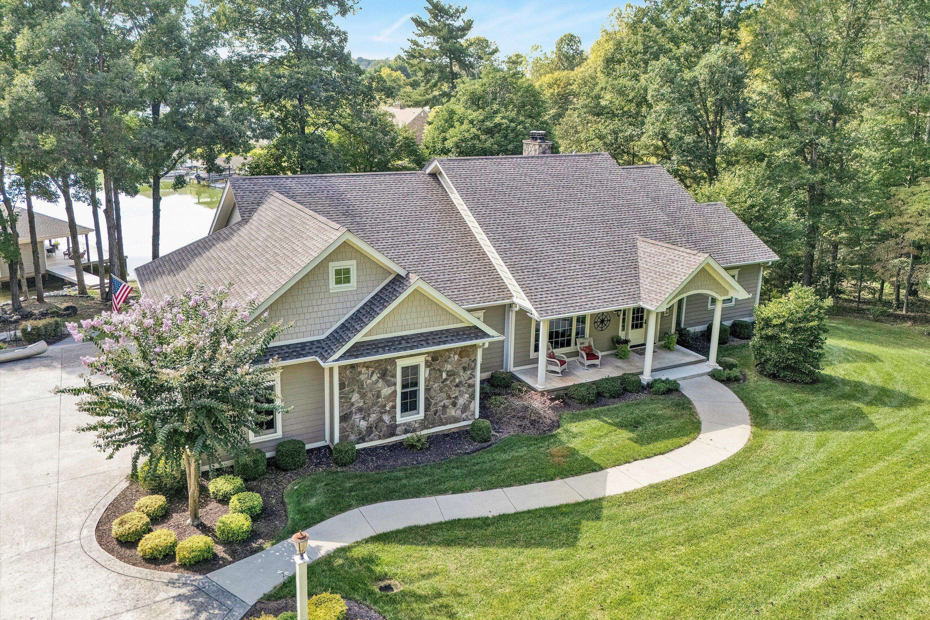 112 Grindstone LN, Union Hall, VA 24176