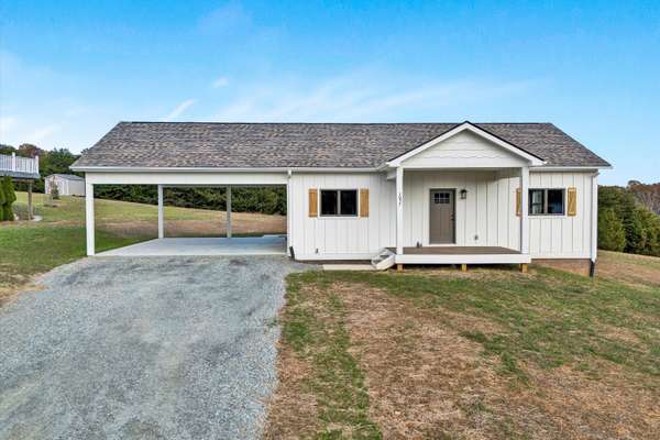 1055 Park Mountain TER, Huddleston, VA 24104