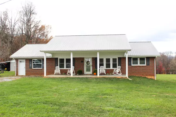 831 Farm View RD, Glade Hill, VA 24092