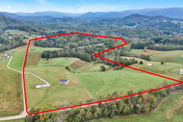 1095 Fox LN, Moneta, VA 24121