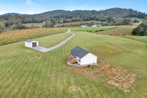 Moneta, VA 24121,1095 Fox LN