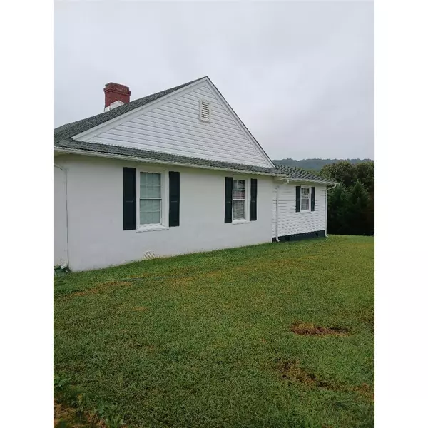 Fieldale, VA 24089,99 Hill ST