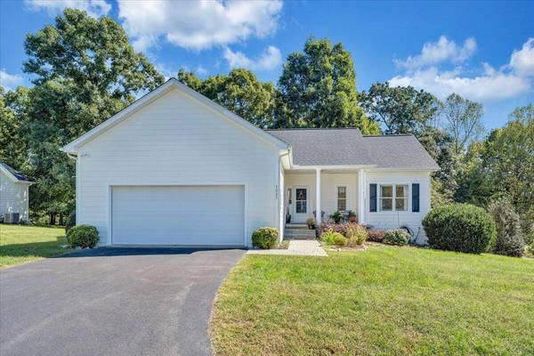 1087 Joffrey DR, Huddleston, VA 24104