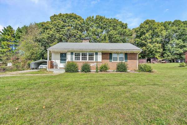 60 WHITTEN ST, Rocky Mount, VA 24151