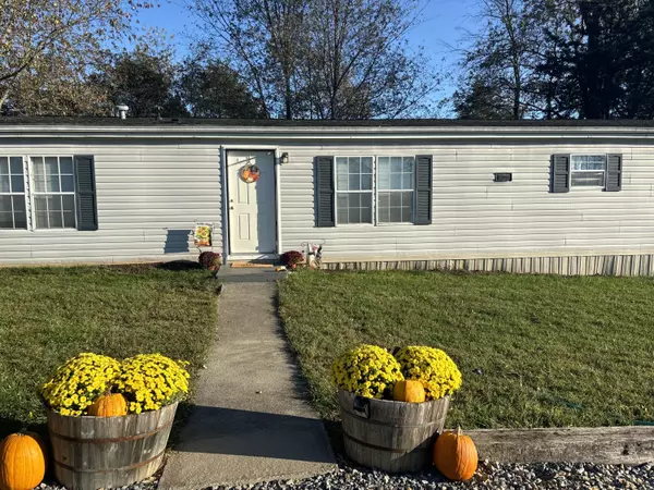 1308 Hunters Spur DR, Moneta, VA 24121