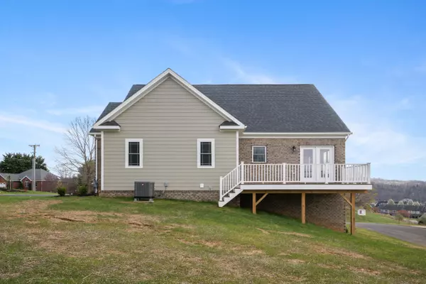 Radford, VA 24141,6913 Doral DR