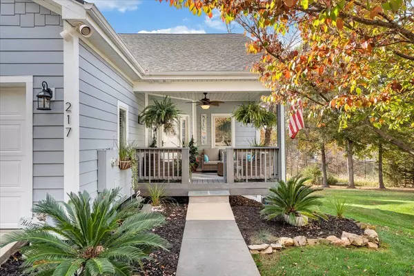 217 Retreat LN, Huddleston, VA 24104