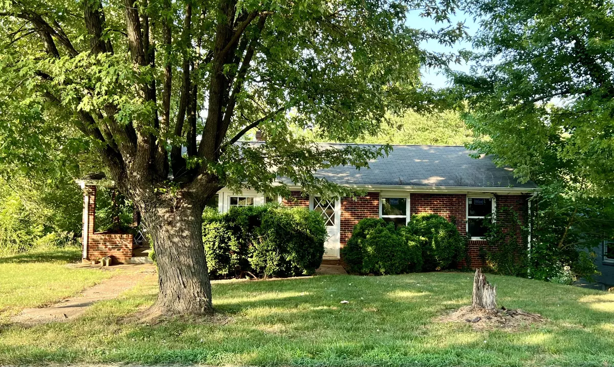 Bedford, VA 24523,515 South ST