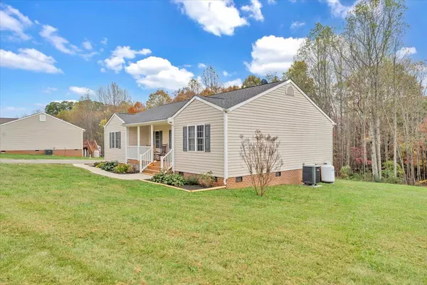 1206 Airport RD, Moneta, VA 24121