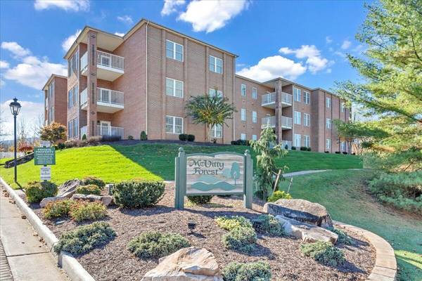 3050 Mcvitty Forest DR #318, Roanoke, VA 24018