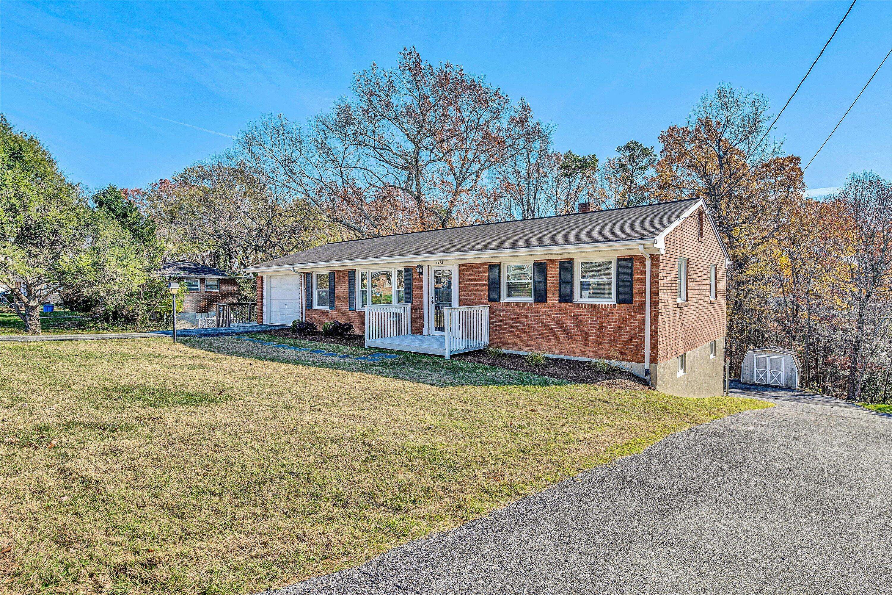 4472 Stonewall RD,  Roanoke,  VA 24017