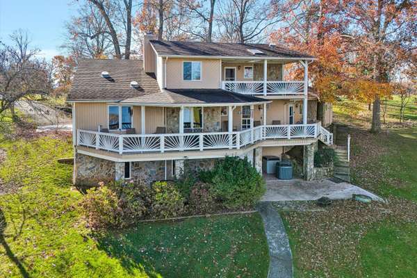 35 Harbor View CIR, Penhook, VA 24137