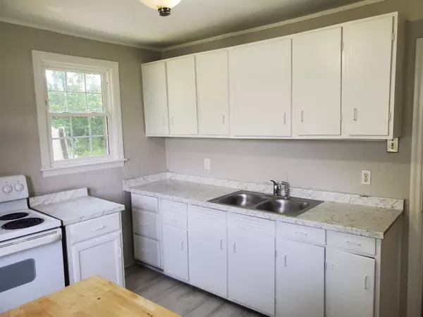 Roanoke, VA 24012,717 Hershberger RD