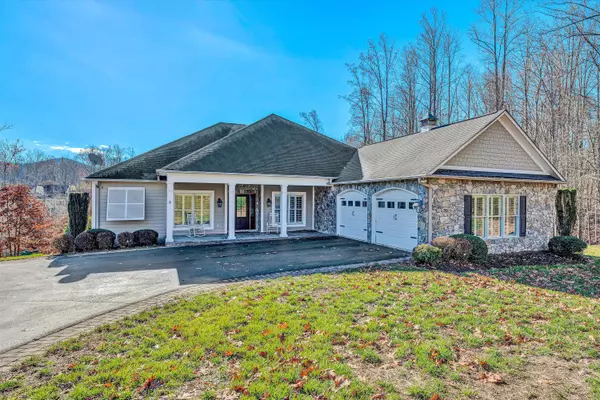 60 East View CIR, Penhook, VA 24137