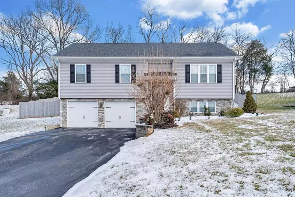 1322 Johnsbury CT, Roanoke, VA 24019