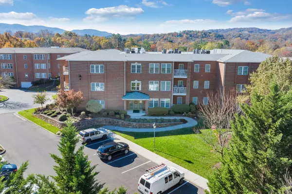 3040 Mcvitty Forest DR #211, Roanoke, VA 24018