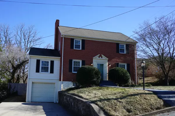 Roanoke, VA 24015,2226 Hunters RD
