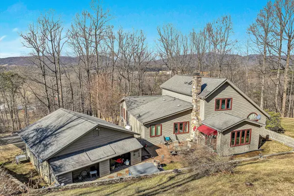 29 Serenity LN, Blue Ridge, VA 24064