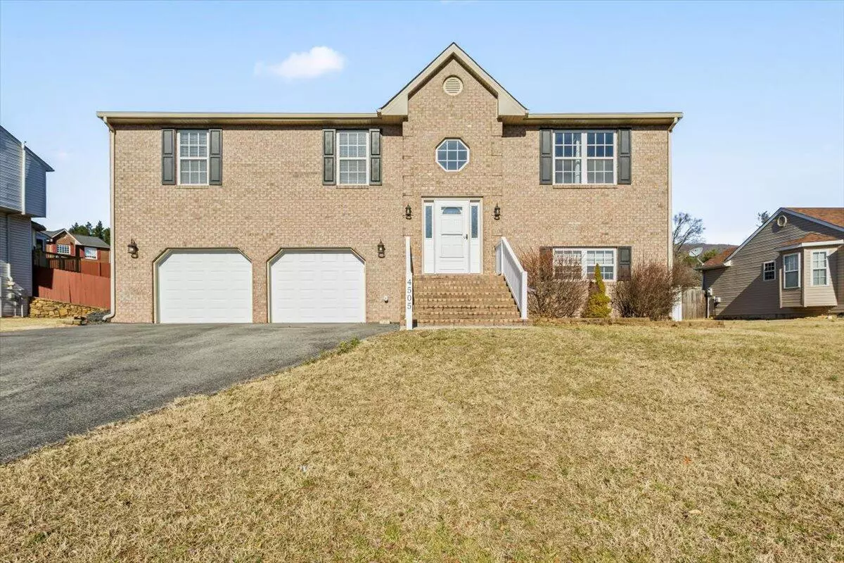 Salem, VA 24153,4505 Great Glen DR