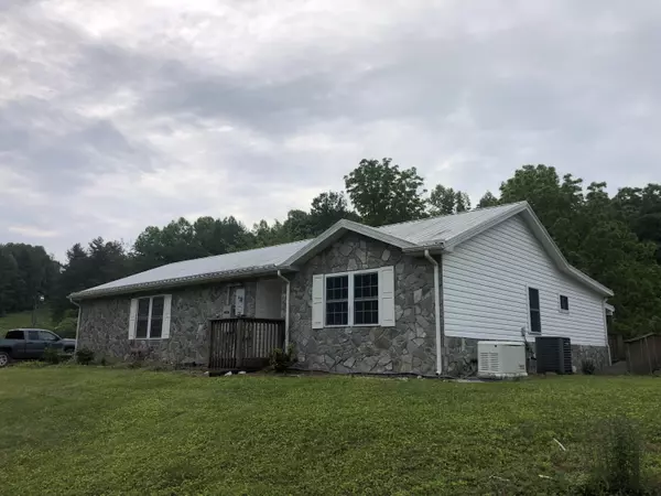 629 Paradise LN, Floyd, VA 24091