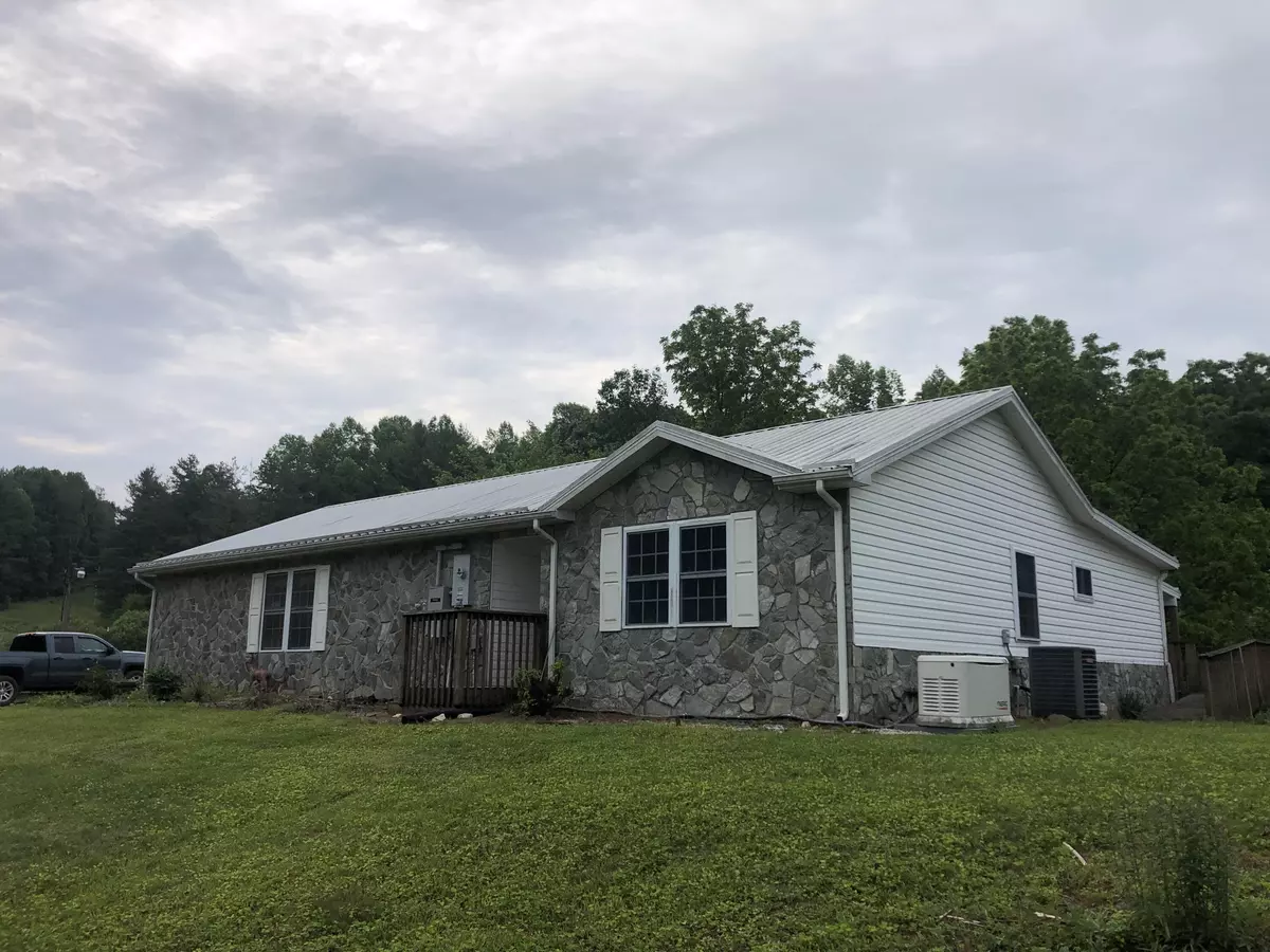 Floyd, VA 24091,629 Paradise LN