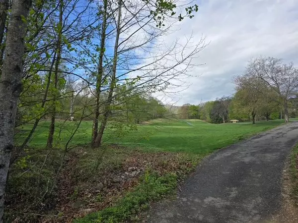 Salem, VA 24153,2774 Gleneagles RD