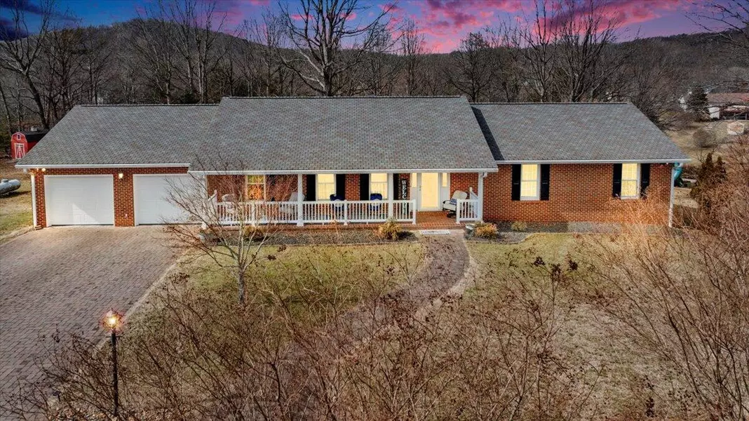 109 Baymeadow LN, Vinton, VA 24179