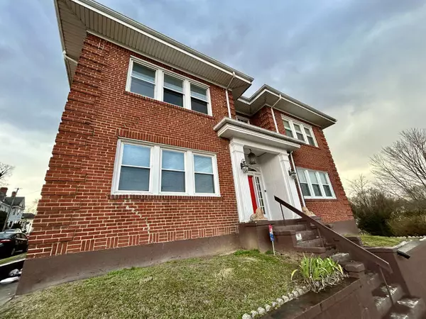 Roanoke, VA 24016,202 Elm AVE Unit B7