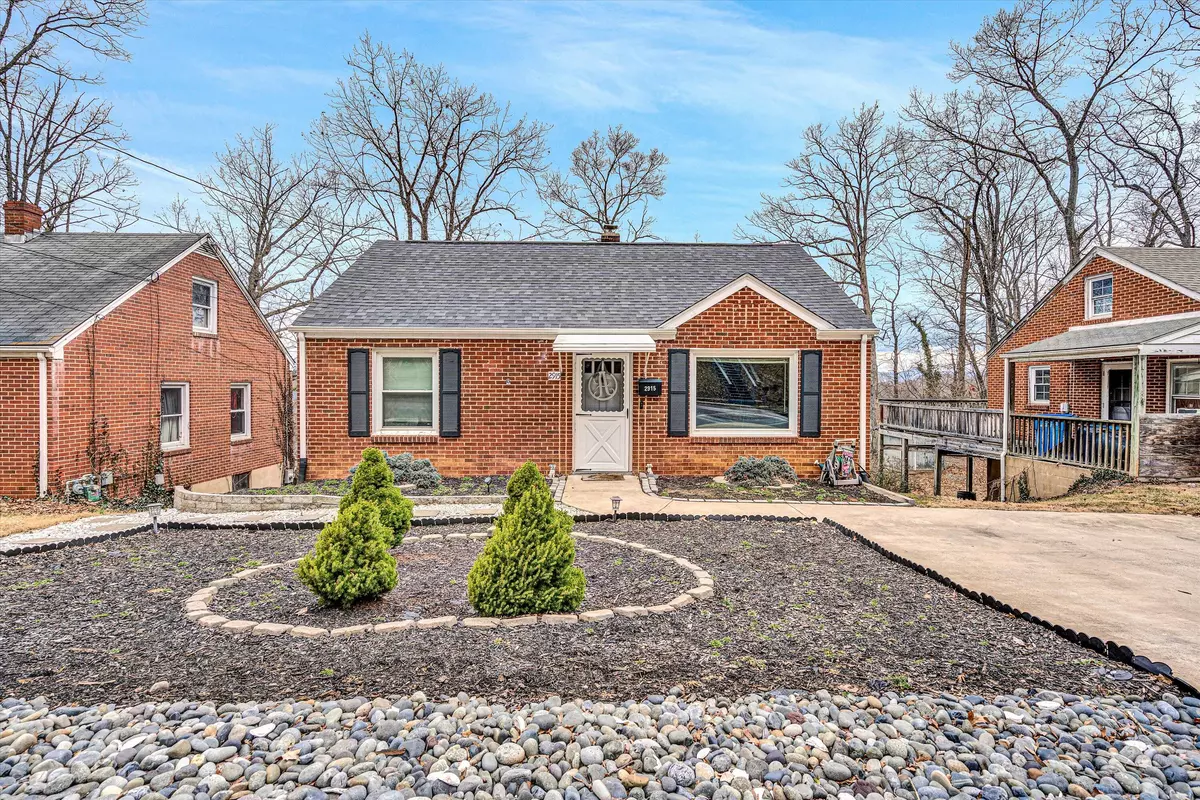 Roanoke, VA 24015,2915 Hollowell AVE