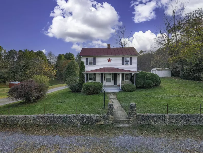 10 Morris RD, Lexington, VA 24450