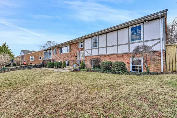 Roanoke, VA 24015,1624 Blair RD