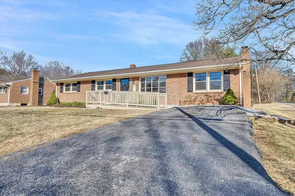 Roanoke, VA 24014,3710 Bandy RD