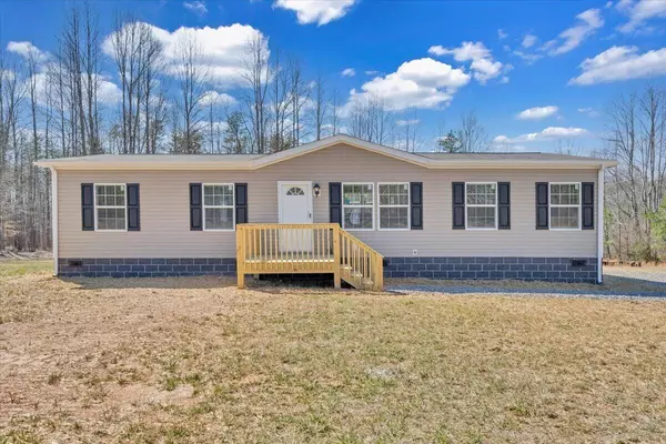 1533 Hollywood RD, Appomattox, VA 24522