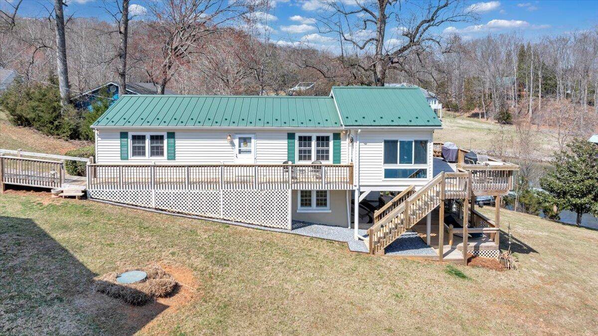 Huddleston, VA 24104,308 HILLTOP DR