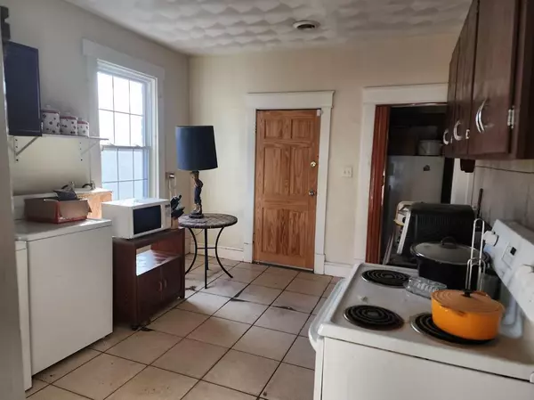 Roanoke, VA 24016,7 14Th ST