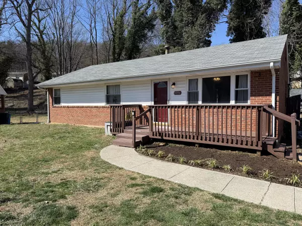 1006 Markham CIR, Roanoke, VA 24014