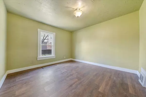 Roanoke, VA 24013,916 Dale AVE
