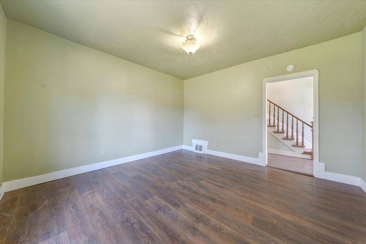 Roanoke, VA 24013,916 Dale AVE