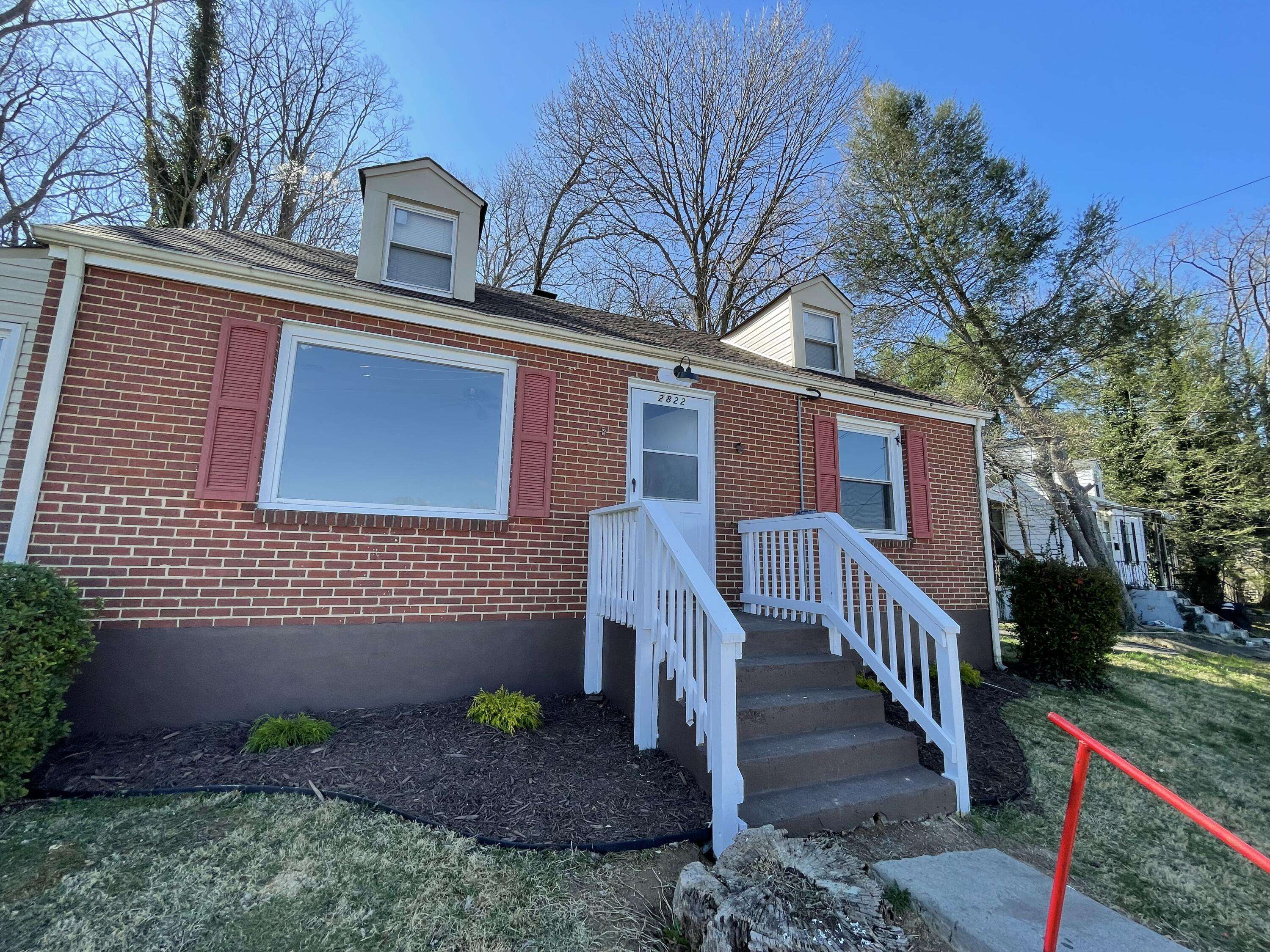 Roanoke, VA 24015,2822 Sweetbrier AVE