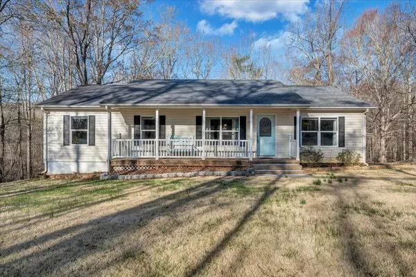 1309 Gate LN, Moneta, VA 24121