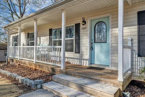 Moneta, VA 24121,1309 Gate LN