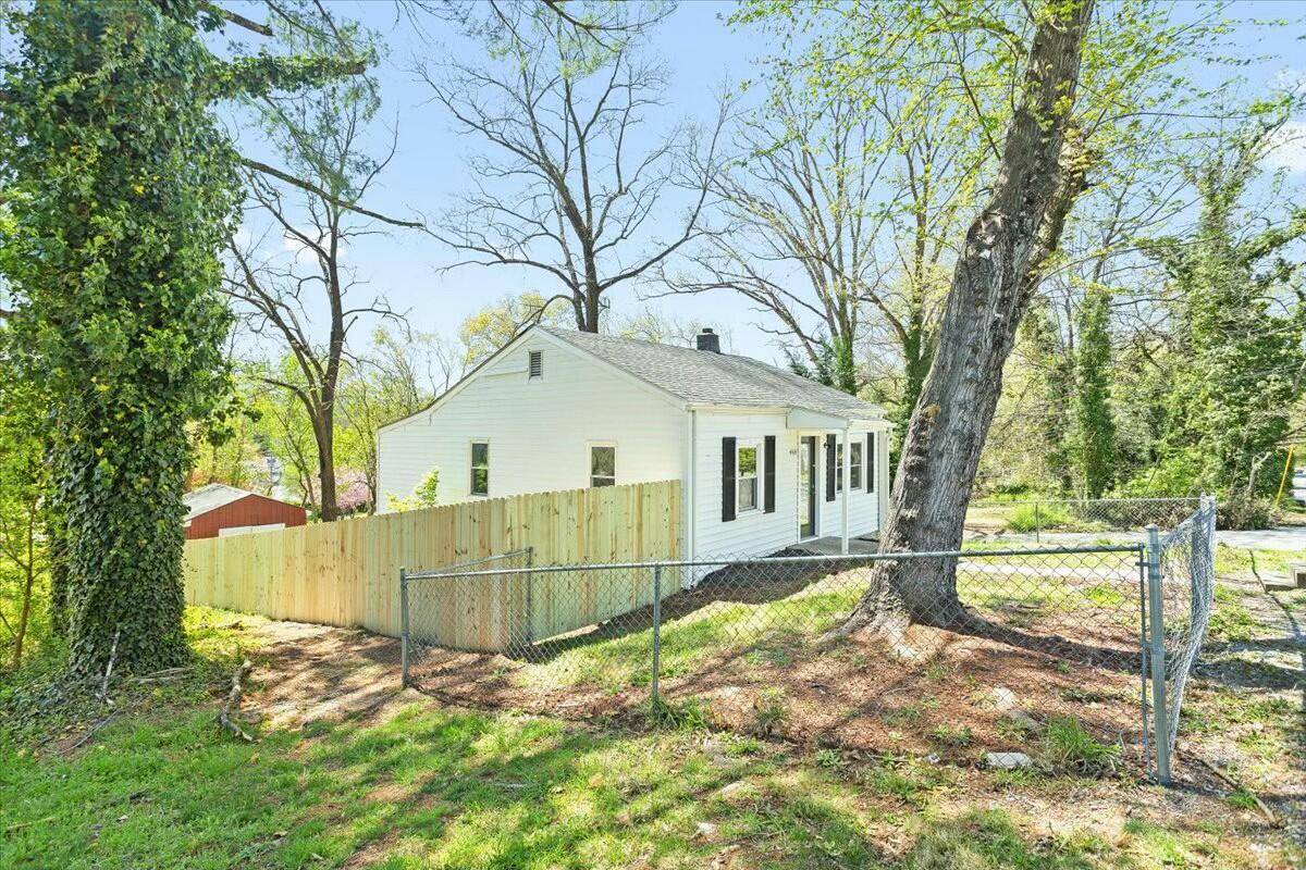 Roanoke, VA 24017,4414 Surrey AVE