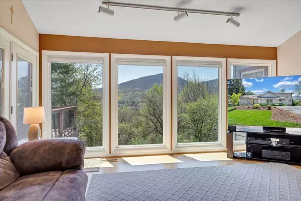 Roanoke, VA 24018,5936 Saddleridge RD