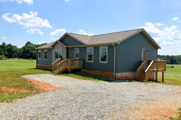 Moneta, VA 24121,2227 HENDRICKS STORE RD