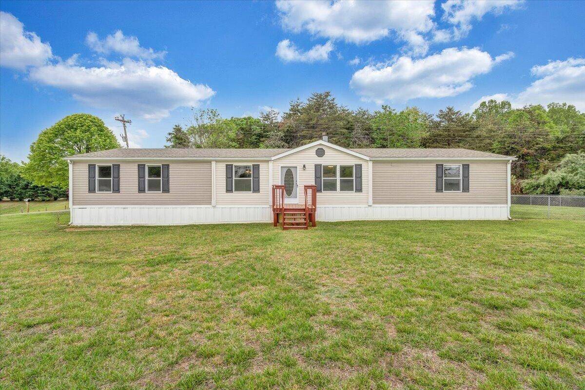 247 High Point RD, Moneta, VA 24121