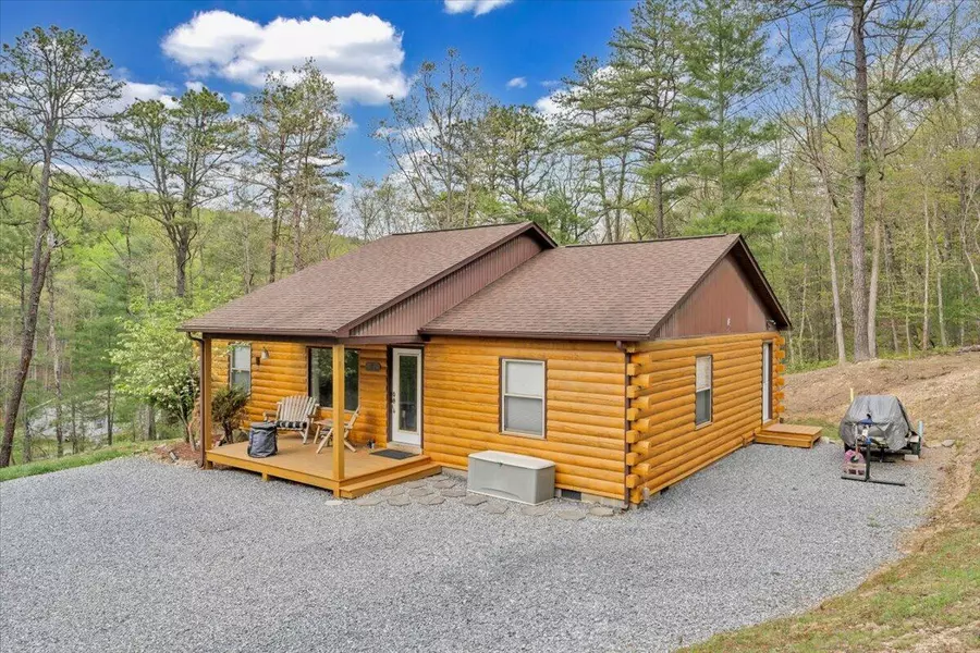 78 Hoot Owl RD, New Castle, VA 24127