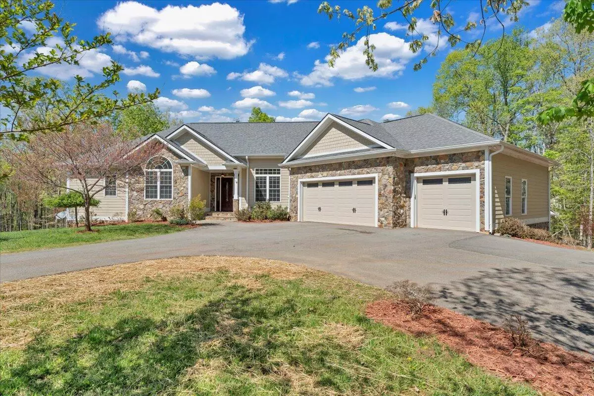 Moneta, VA 24121,138 Binnacle DR